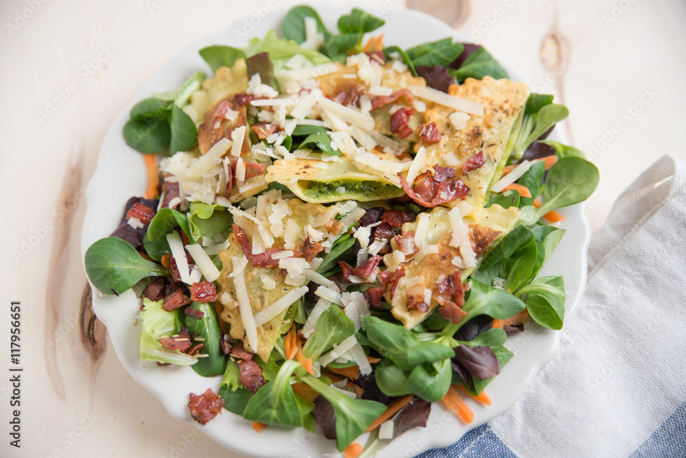 Salat mit gebratenen Maultaschen Salat mit gebratenen Maultaschen
