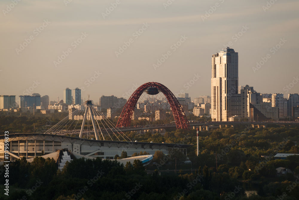 Obraz premium Red bridge over the Moskva river