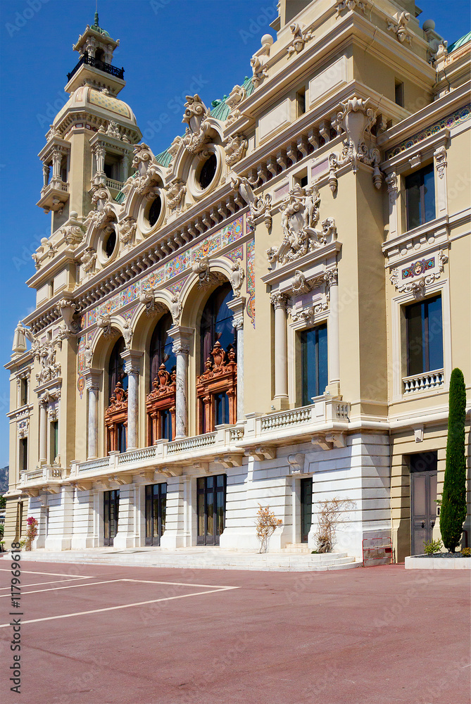 Здание оперного театра Монте-Карло в Монако