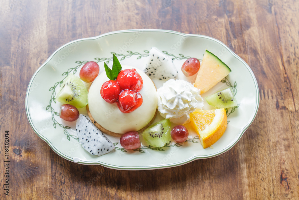 Fruit cheesecake with cherry Fruit cheesecake with cherry