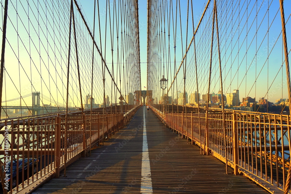 Fototapeta premium Рассвет на Бруклинском мосту. Dawn at the Brooklyn Bridge.