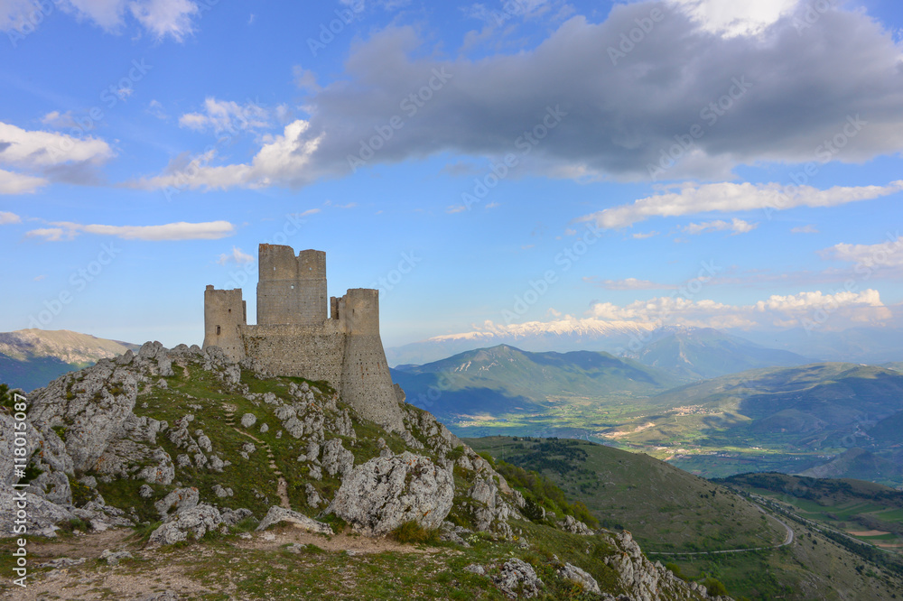 Rocca Calascio (Abruzzo, Italy) - Medieval castle in the National Park of Gran Sasso Rocca Calascio (Abruzzo, Italy) - Medieval castle in the National Park of Gran Sasso