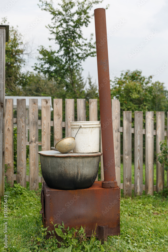 Самодельная печь с чаном и черпаком