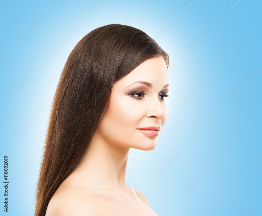 Naklejka premium Close-up portrait of a young and healthy woman