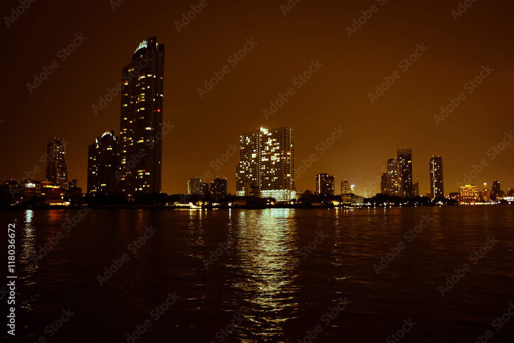 Fototapeta premium Bangkok's Chao Phraya river at night .
