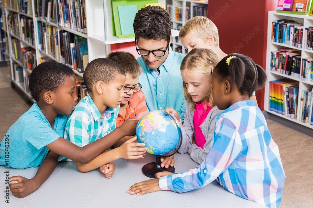 Fototapeta premium Teacher and kids discussing globe