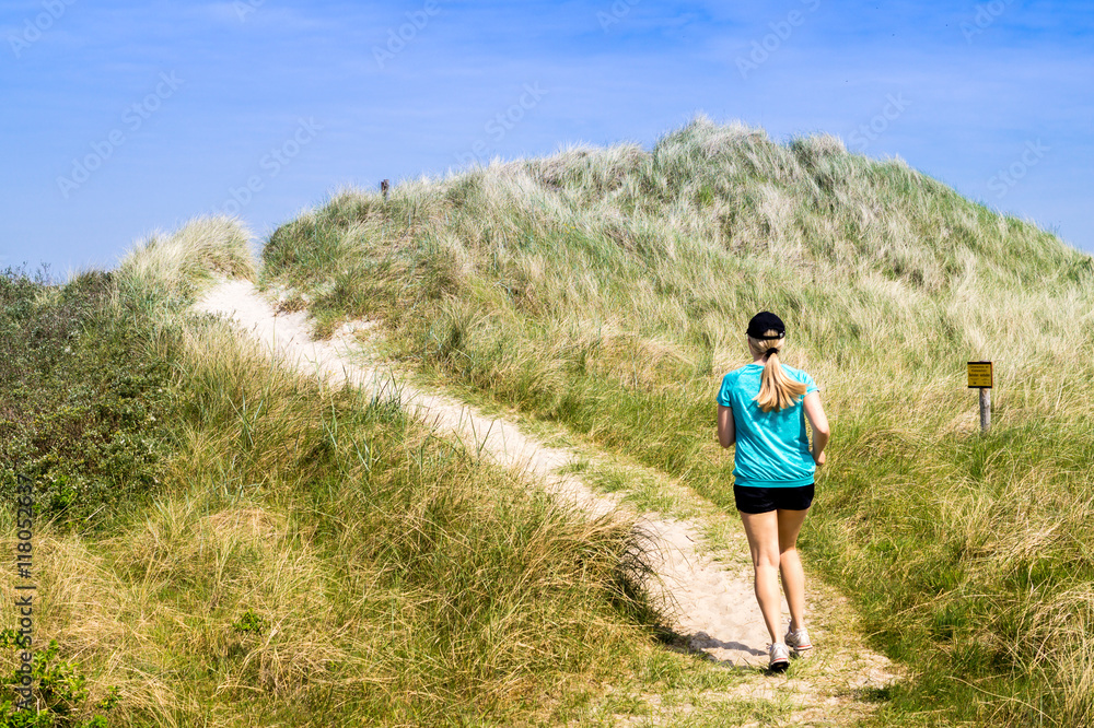 Fototapeta premium Lauf durch die Dünenlandschaft