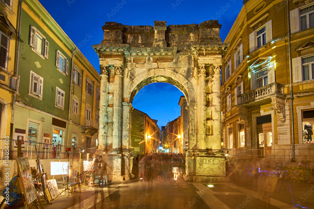 Wunschmotiv: Golden Gate (Sergius Arch) in Pula at Night, Croatia #118054403