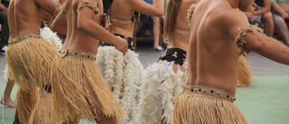 Obraz premium Bailarines de la Isla de Pascua