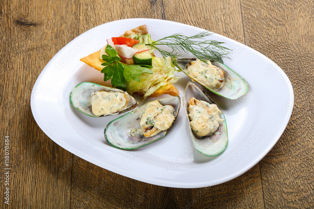 Baked mussels in cream sauce Baked mussels in cream sauce