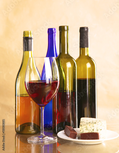 Fototapeta Naklejka Na Ścianę i Meble -  bottle of wine and glass on the table