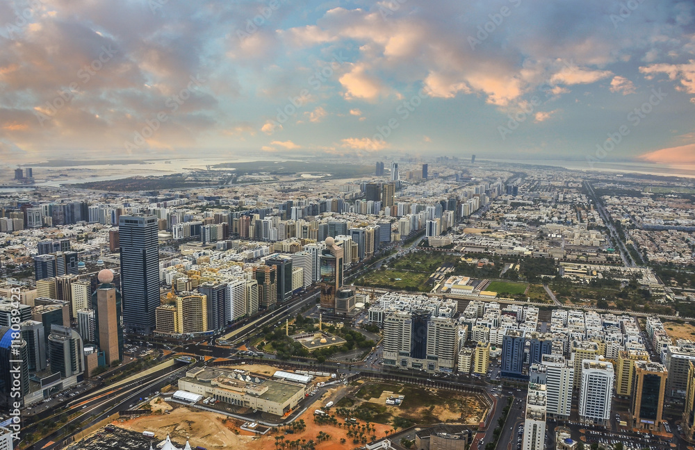 Fototapeta premium View of Abu Dhabi city, United Arab Emirates by day