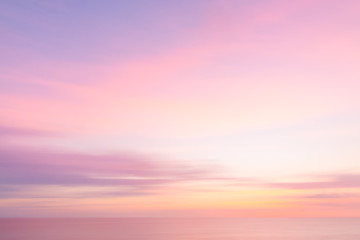 Canvas schilderij Hemel Wazige zonsondergang boven de oceaan  © volgariver