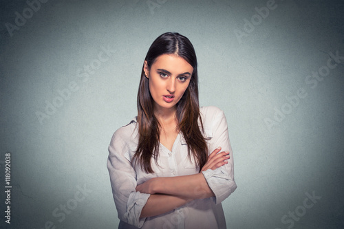 Fotografía pissed off angry grumpy pessimistic woman with bad attitude