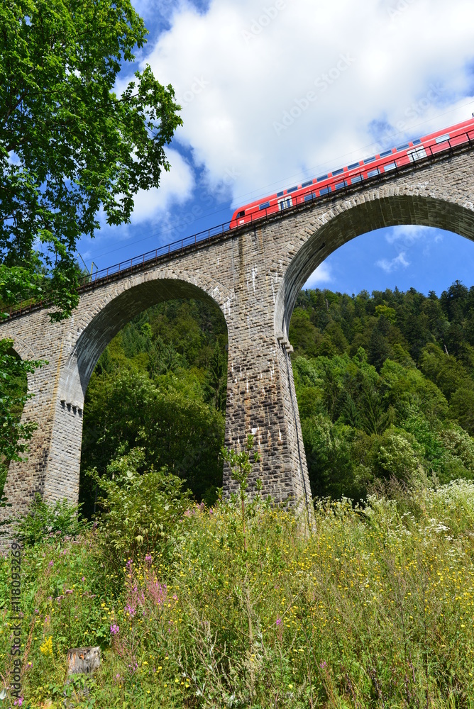 Fototapeta premium Ravennabrücke, Viadukt der Höllentalbahn