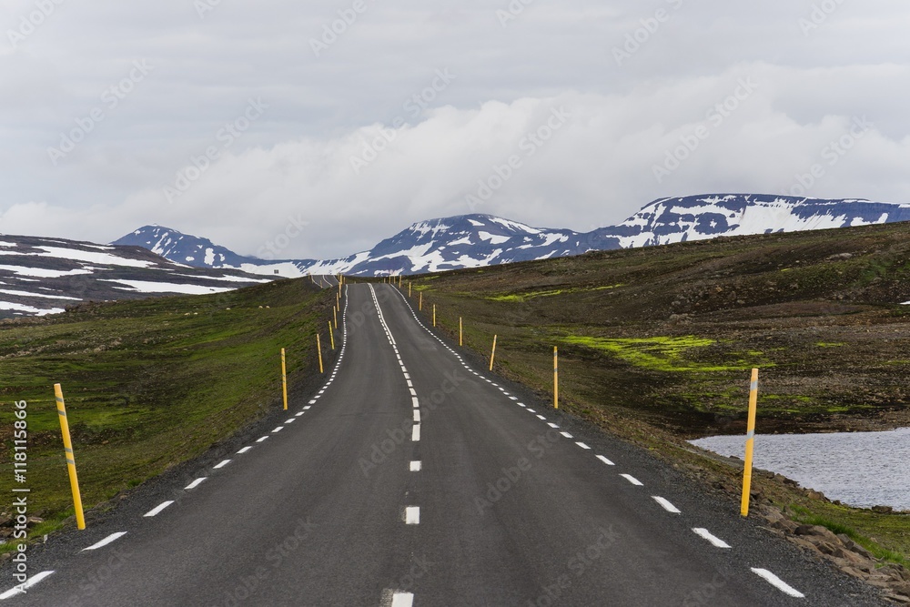 Naklejka premium Lonely roads of Iceland