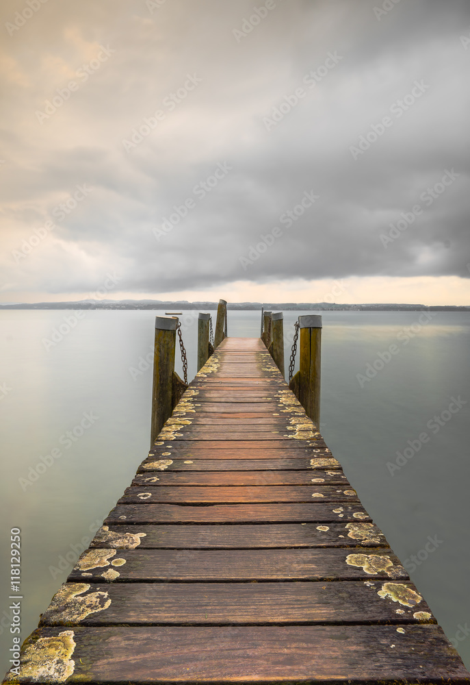 Fototapeta Drewniana kładka na Jeziorze Bodeńskim