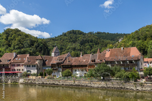 village au bord du Doubs