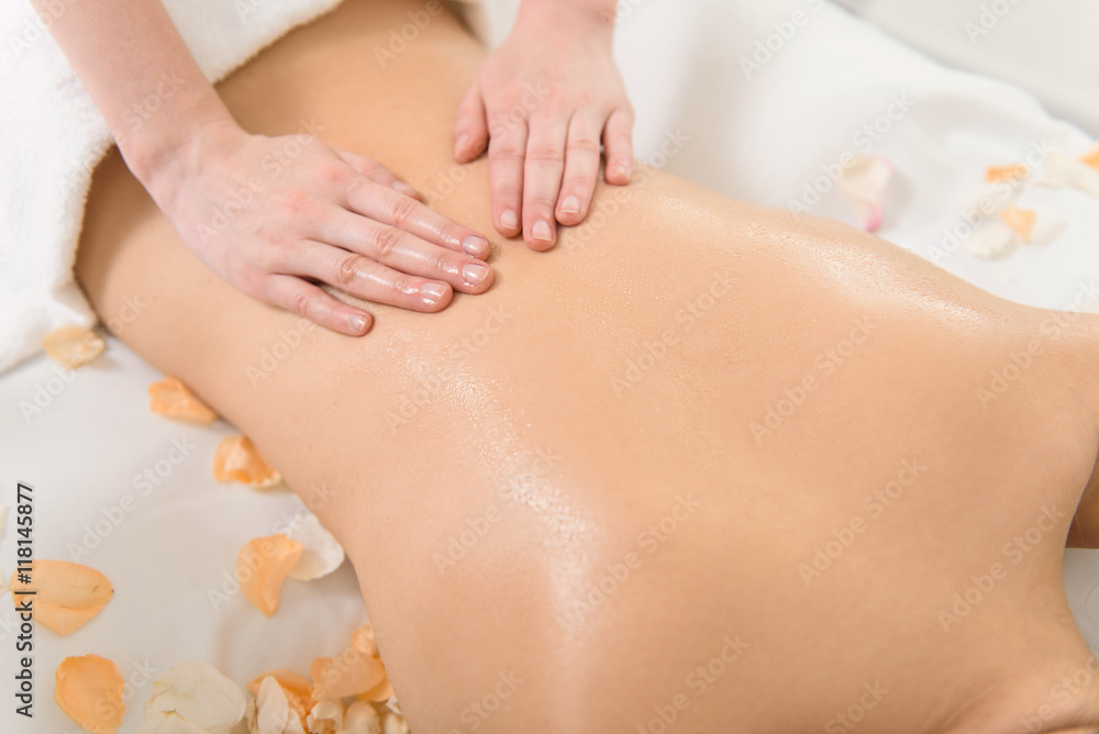 Masseuse serving client at beauty salon