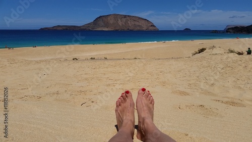 Feets and the beach