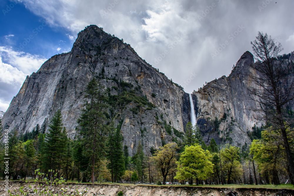 Obraz premium Yosemite Beautiful Waterfall