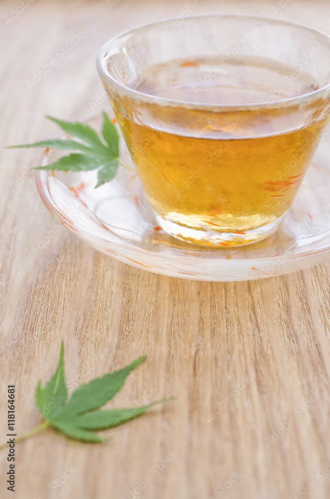 ガラスの器に入った麦茶 ガラスの器に入った麦茶