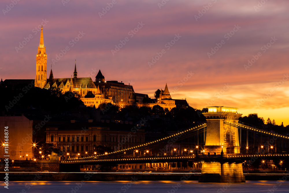 Nachtaufnahme in Budapest