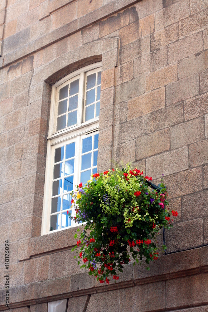 Fenster mit Blumen