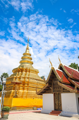 Temple name "Wat Phra That Sri Chom Thong Worawihan" located in
