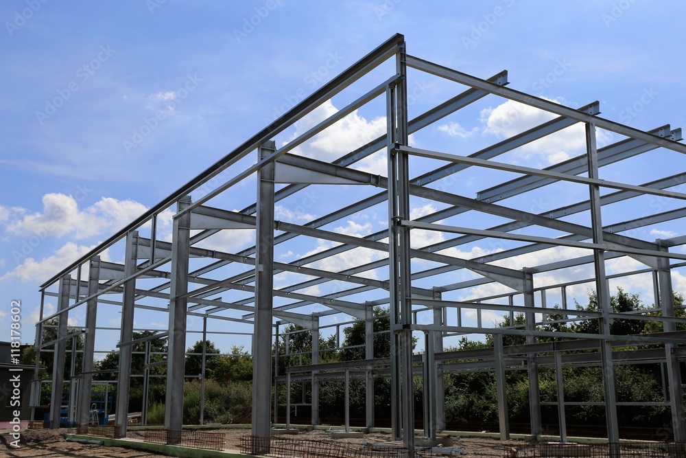 Stahlkonstruktion einer neuen Gewerbehalle Stahlkonstruktion einer neuen Gewerbehalle