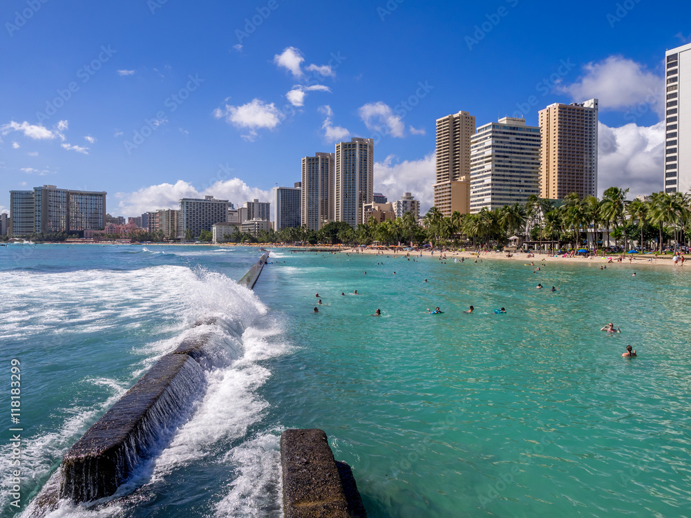 Φωτογραφία Sun lovers on Waikiki beach in Honolulu, Usa