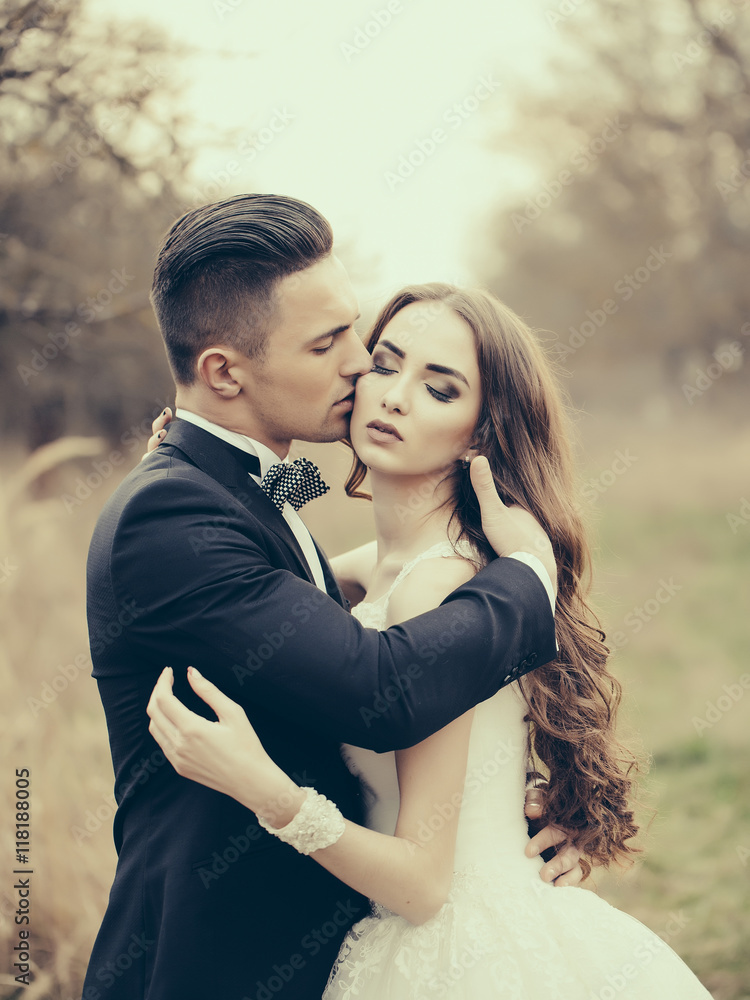 Fototapeta premium Happy wedding couple