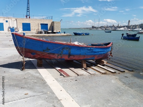 vecchie barche nel porticciolo