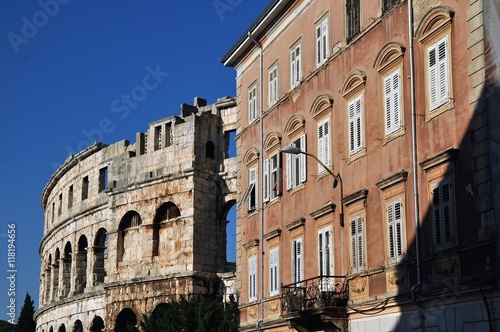 Haus und Arena in Pula