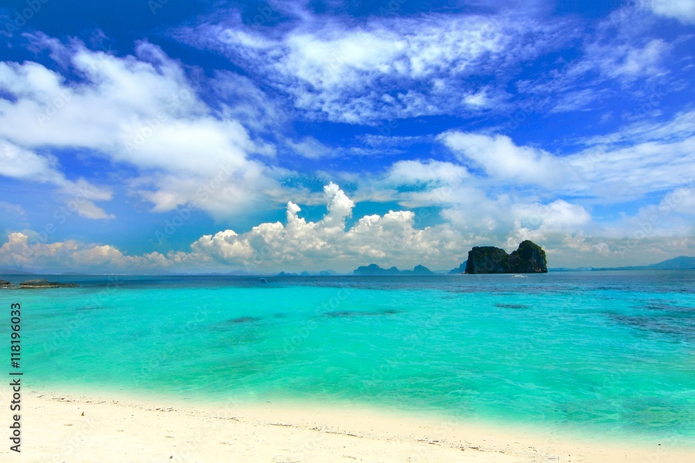 Fototapeta premium the paradise island in trang thailand