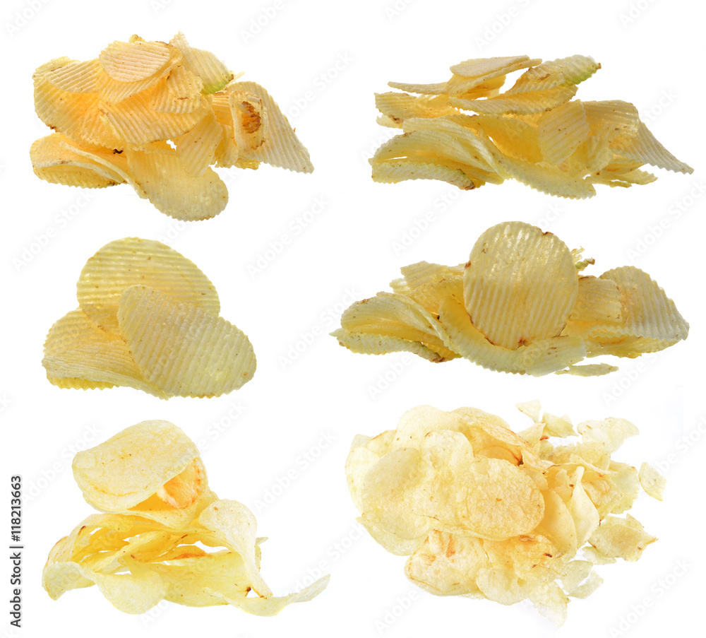 Naklejka premium Potato chips isolated on white background