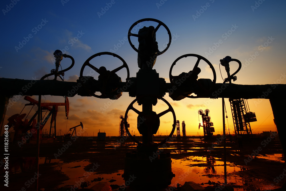 Obraz premium Oil pipes and valves