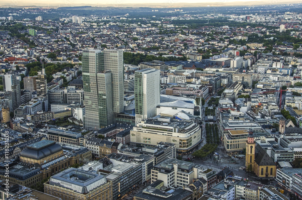 Obraz premium Modern skyline of Frankfurt, Germany financial business district.