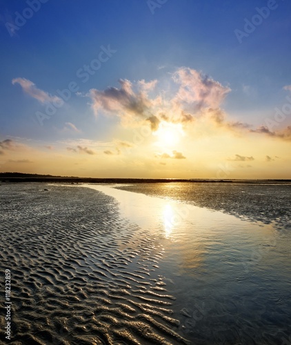 Canvas Print Colourful sunrise and the sand during low tide ocean water