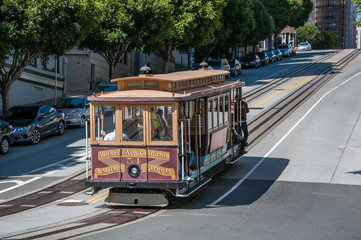 Fototapete San Francisco San Francisco, Kalifornien, USA - 24. April 2016: Seilbahn an der California Street, dokumentarische Leitartikel.  © mizzick