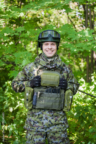 Photos Forces soldiers in the woods with a Kalashnikov