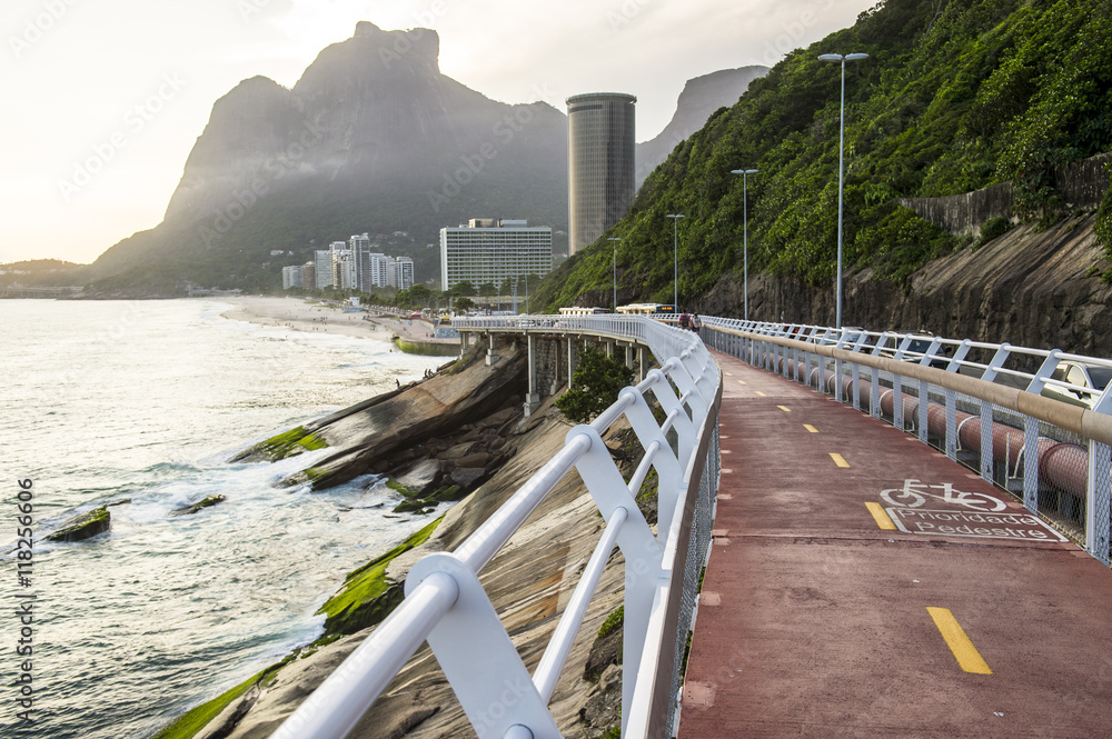 Obraz premium Scenic view from the newly finished coastal ciclovia bike path connecting the neighborhoods of Ipanema and Sao Conrado (and to Barra beyond) in Rio de Janeiro, Brazil