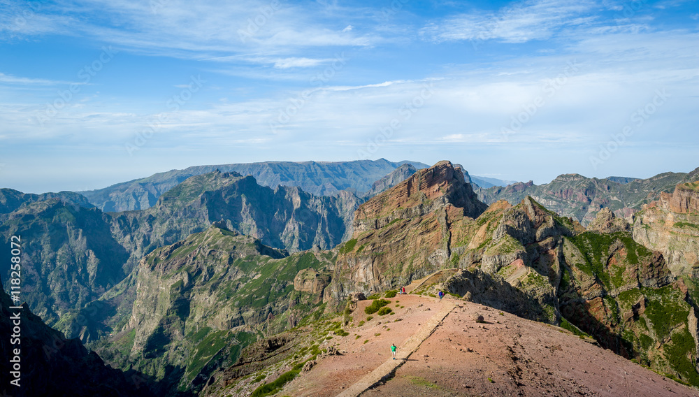Naklejka premium Pico Arieiro and Ruivo hiking path
