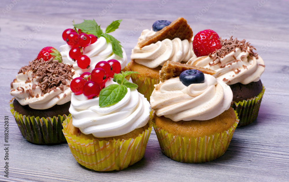 cupcakes with fresh berries cupcakes with fresh berries