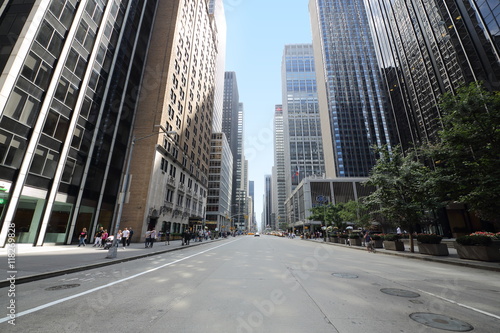 Fotografi Cityscape with road and trees near Hilton hotel.