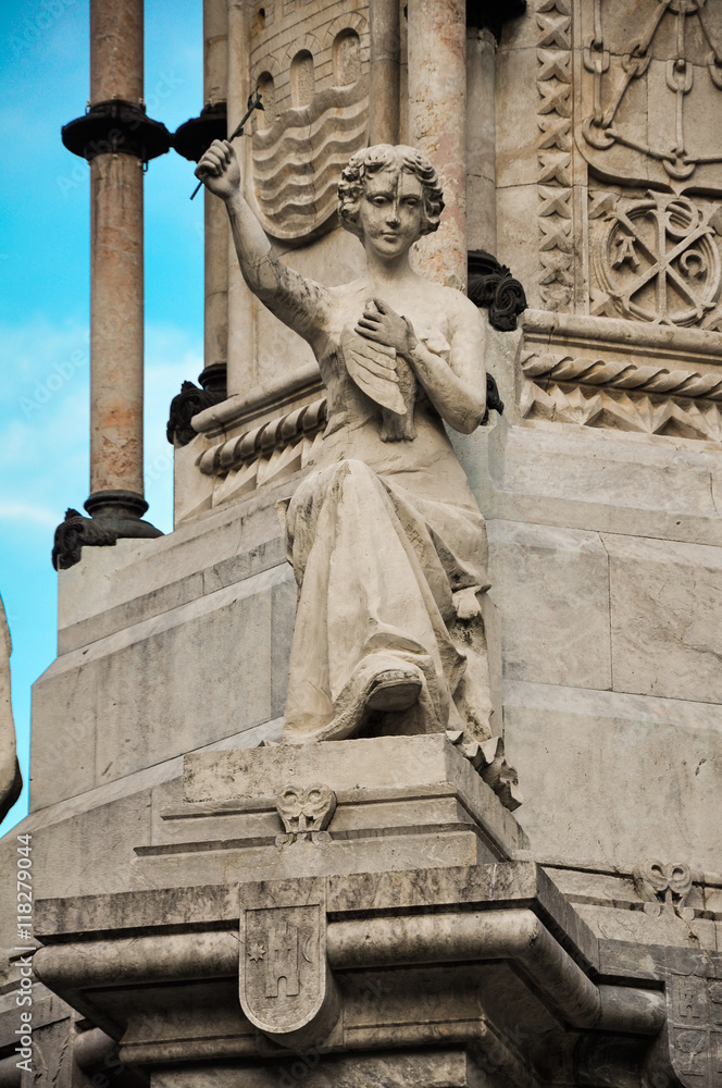 Obraz premium Detalle del Monumento a los Fueros, Pamplona, Navarra, España