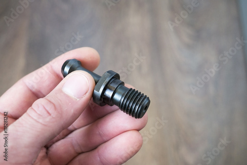 New pull stud for cutting tools in the left hand