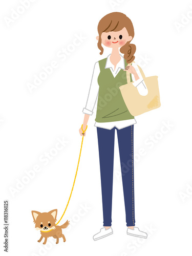 お散歩する女性とチワワ
