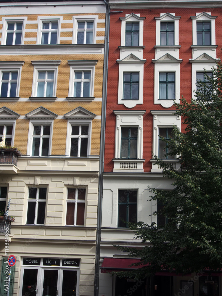 Fototapeta premium Berlin: Altbaufassaden Prenzlauer Berg
