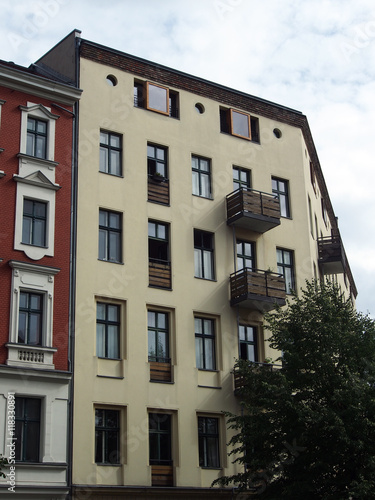 Berlin: Modernisierte Altbaufassade Prenzlauer Berg